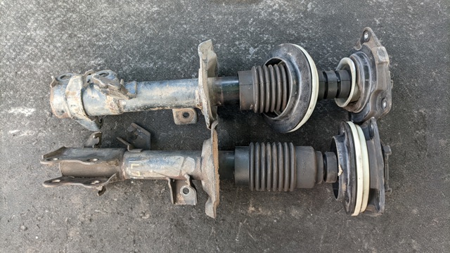 Амортизатор передньої підвіски E4302EC85B NISSAN