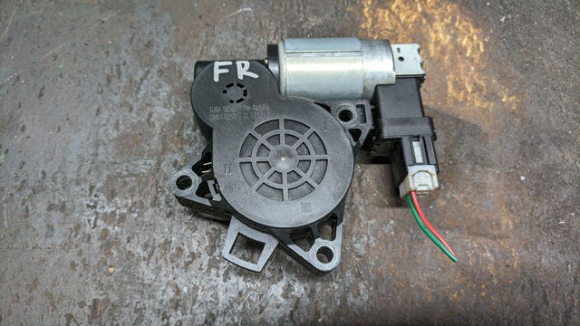 Мотор склопідйомника дверей передніх, правих GJ6A5858X MAZDA