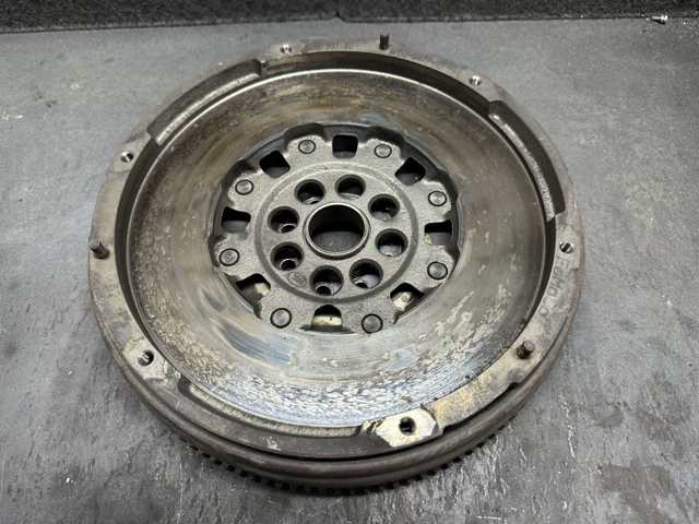 Демпферний маховик LR004321 LAND ROVER