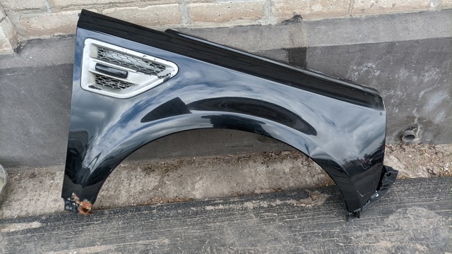 Переднє праве крило LR005867 LAND ROVER