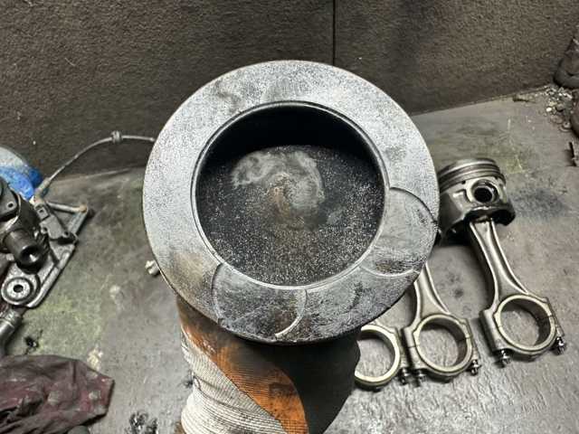 Поршень в комплекті на 1 циліндр, STD LR022444 LAND ROVER
