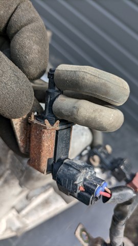Перетворювач тиску (соленоїд) наддуву / EGR MN135952 MITSUBISHI