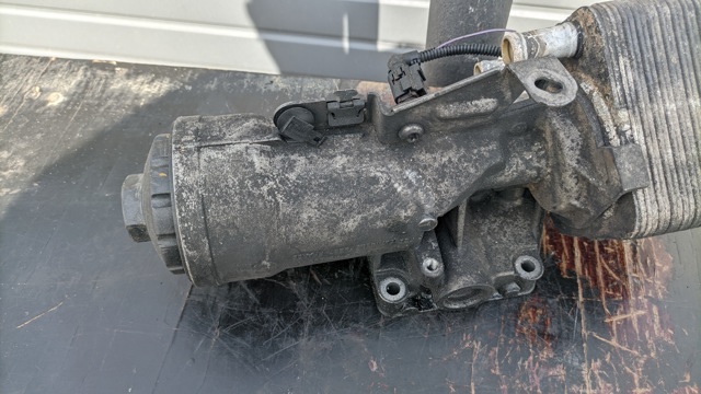 Корпус масляного фільтра MN980122 MITSUBISHI