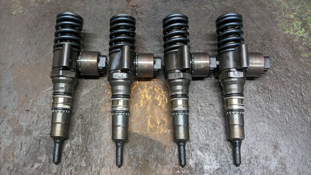 Форсунка паливна MN980235 MITSUBISHI