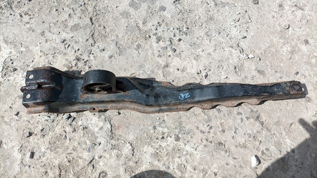 Підрамник двигуна MR589557 MITSUBISHI