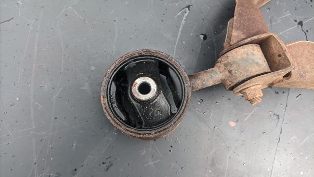 Задня подушка двигуна MR961162 MITSUBISHI
