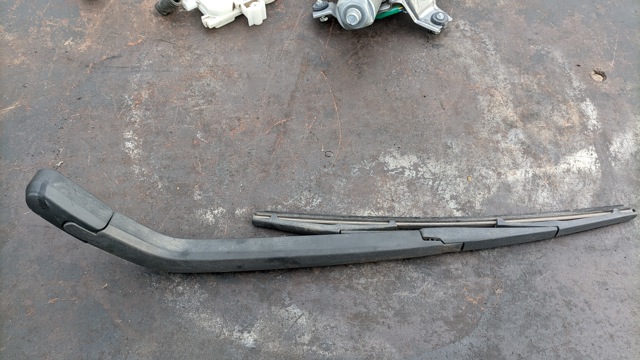 Важіль-поводок склоочисника заднього скла MR971507 MITSUBISHI