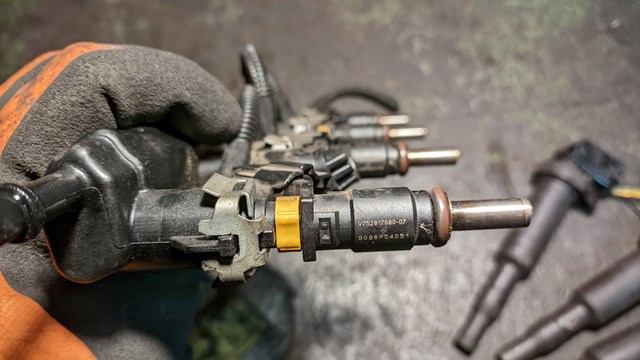 Форсунка інжектора V752817680 PEUGEOT
