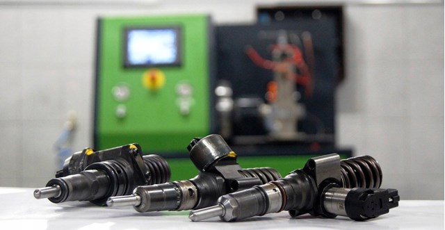 Форсунка дизельна в зборі, розпилювач + тримач 03G130073T BOSCH