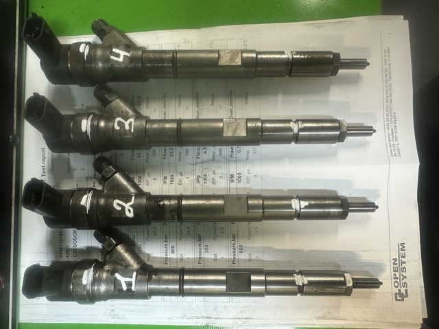 Форсунка вприску палива 0445110092 BOSCH