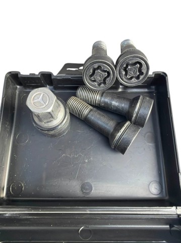 Болти до колеса A0019901707 MERCEDES