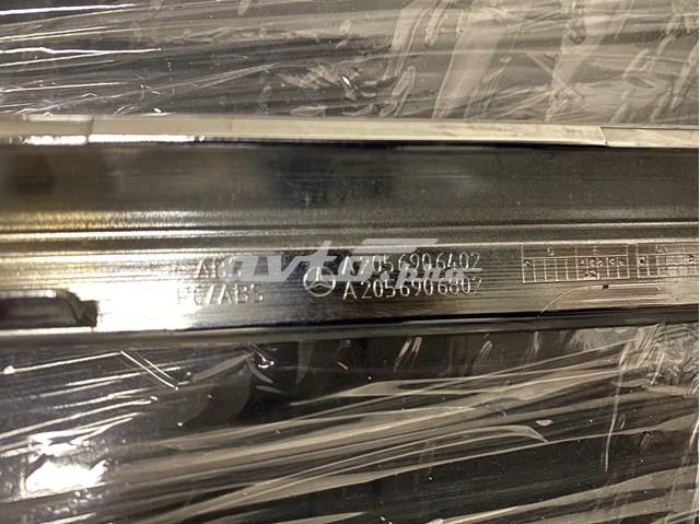 Накладка зовнішня (молдинг) порога, задня права A2056906402 MERCEDES