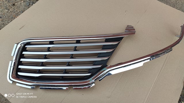 Решітка радіатора права EJ7Z8201AA FORD