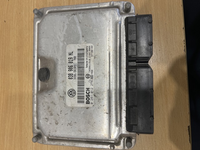 Блок електронного управління 038906019NL VAG