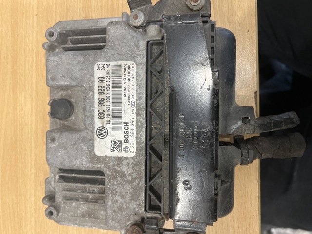 Модуль управління двигуном 03C906022AQ VAG