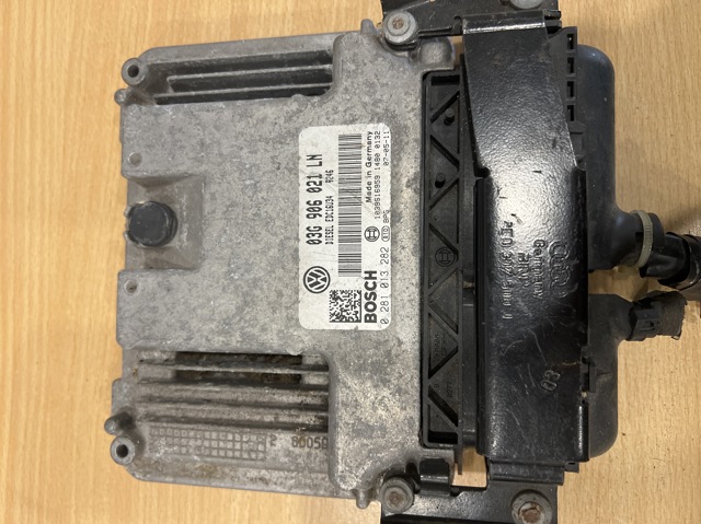 Комп'ютер двигуна 03G906021LN VAG