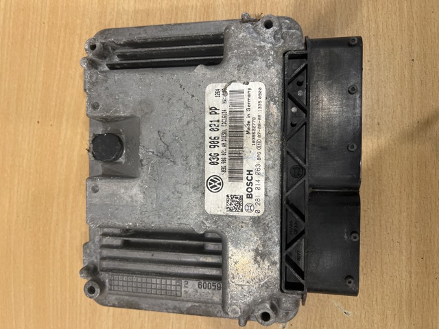 Модуль управління двигуном 03G906021PP VAG