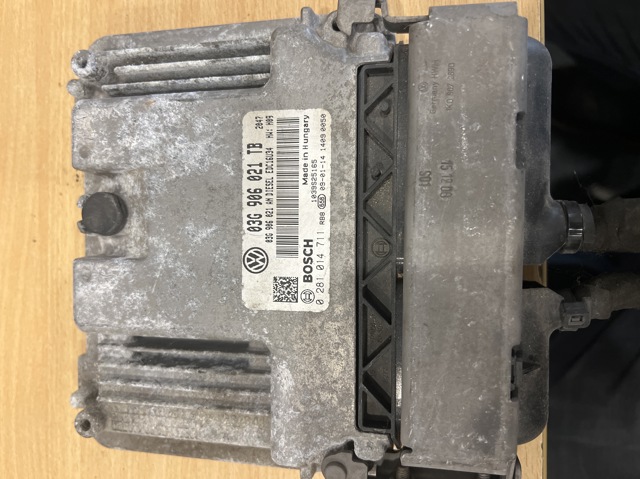 Блок двигуна 03G906021TB VAG