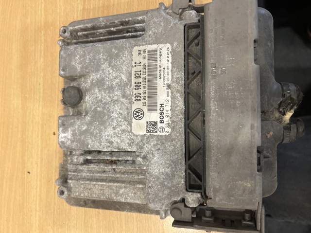 Блок електронного управління 03G906021TC VAG