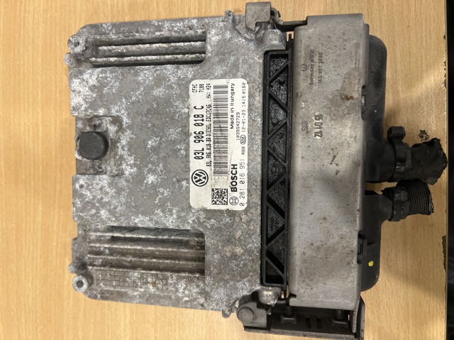 Блок двигуна 03L906018C VAG