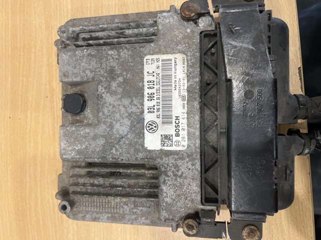 Блок двигуна 03L906018JC VAG