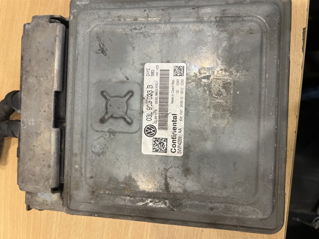 Блок двигуна 03L906023B VAG