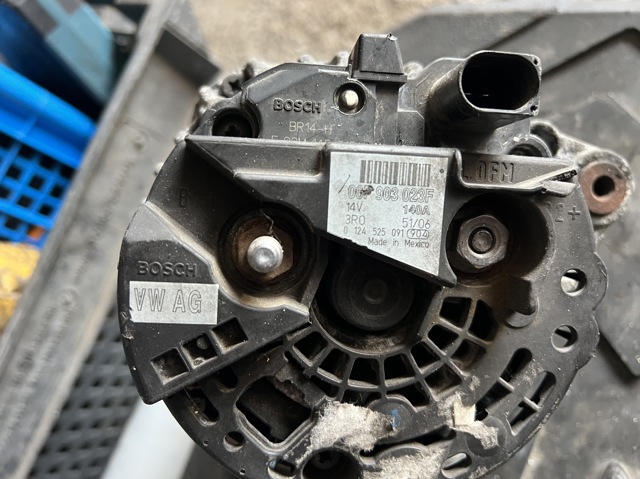 Авто генератор 06F903023F VAG