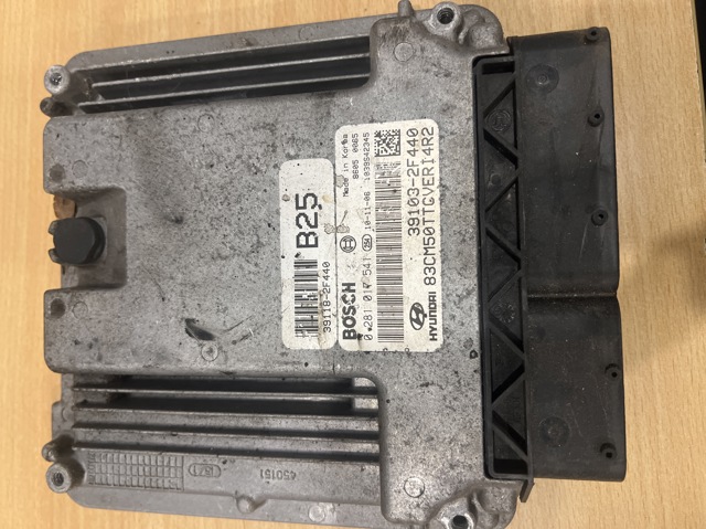 Блок електронного управління 391032F440 HYUNDAI