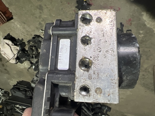 Блок керування АБС (ABS) 6R0614117T VAG