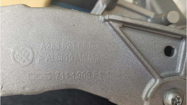Кронштейн передньої панелі, правий 2536210600 MERCEDES