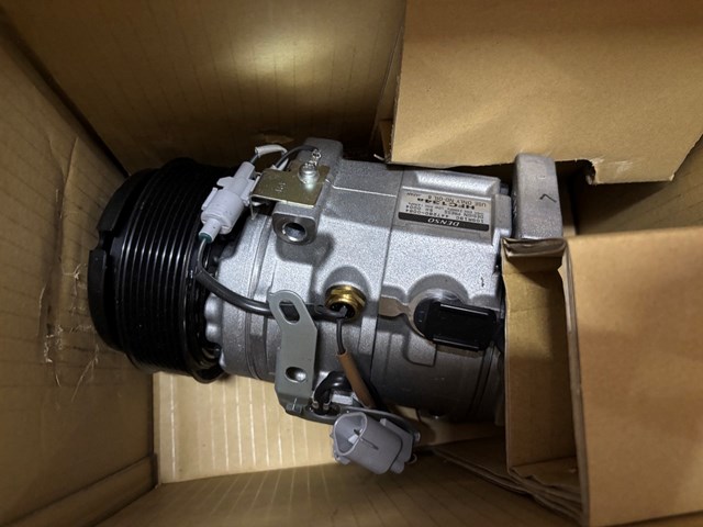 Компресор холодоагенту 883206A320 TOYOTA