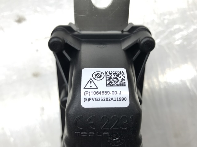 Піропатрон основної батареї 106468900J Tesla Model