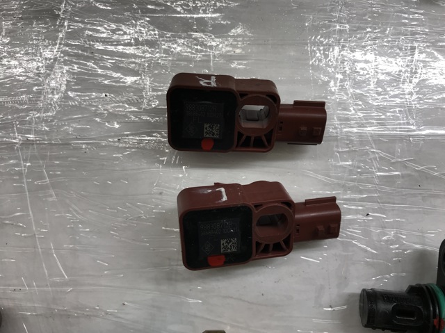 Датчик Ейрбег передній 988308712R RENAULT