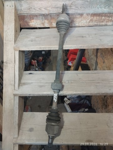 Привід правий 4341052060 TOYOTA