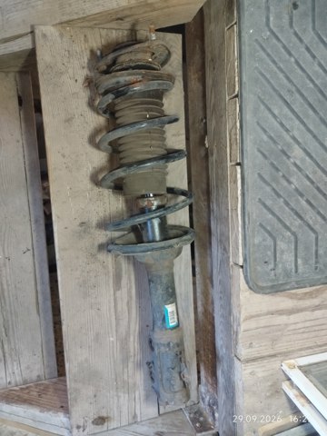 Пружина передня 4813152130 TOYOTA