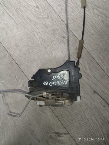 Замок водійських дверей 5715A059 MITSUBISHI