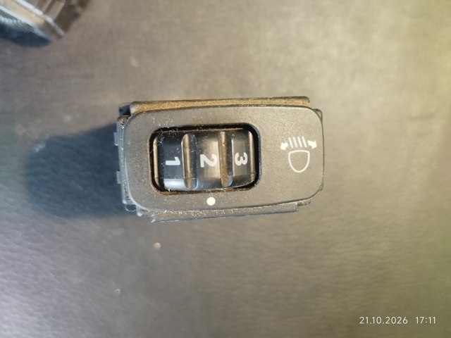 Кнопка коректора фар MR506482 MITSUBISHI