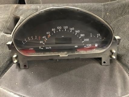 Панель приладів A1685404011 MERCEDES