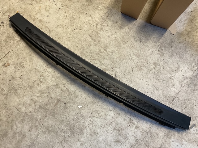 Водостік лобового скла, жабо A1688300518 MERCEDES