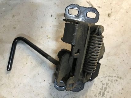 Замок капота A1688800160 MERCEDES