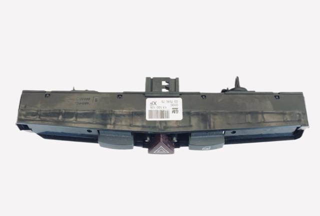 Кнопка аварійної сигналізації Opel Astra H