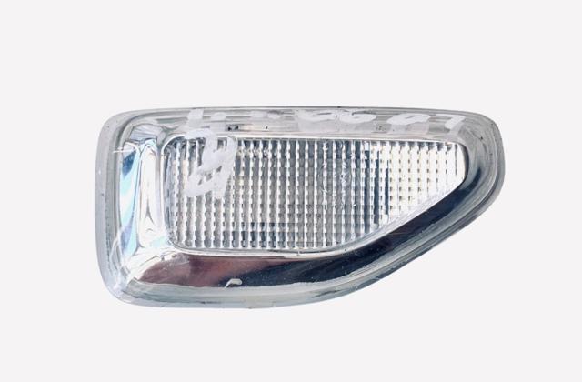 Повторювач повороту на крилі, правий 261601801R RENAULT