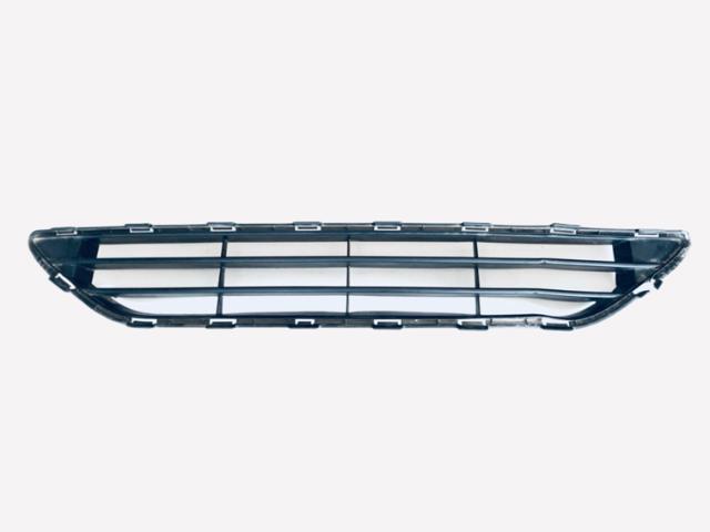 Решітка переднього бампера, центральна 622545HK0A NISSAN