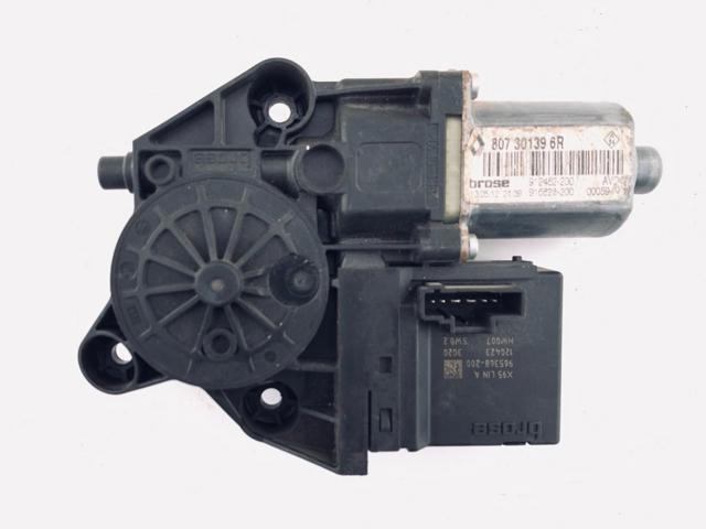 Мотор склопідйомника дверей передніх, правих 807301396R RENAULT