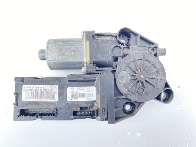 Моторчик склопідйомника двері задніх, лівих 807315510R RENAULT