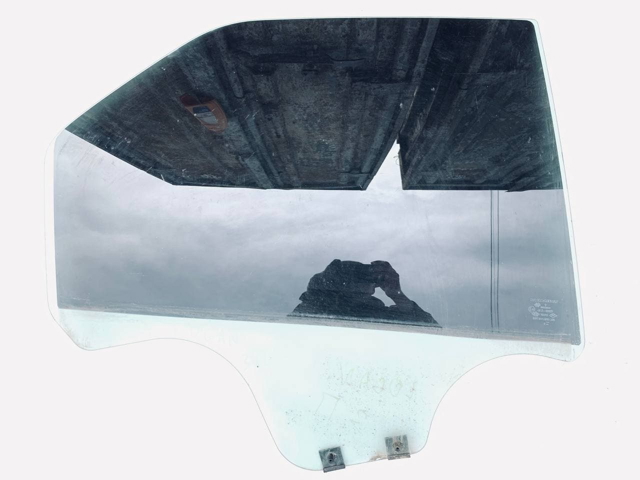 Скло задньої двері правої 8200211929 RENAULT