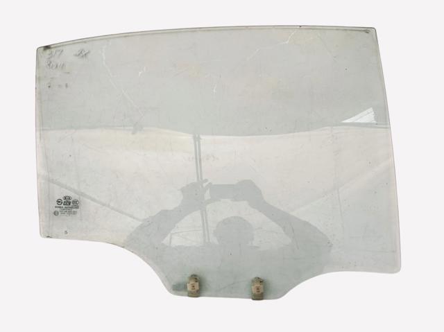 Скло задньої двері правої 834211G211 HYUNDAI