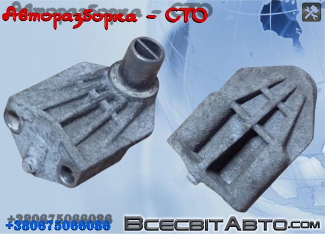 Кронштейн/подушка кріплення радіатора, нижній 7P0121079 VAG