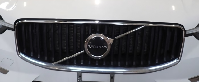 Решітка 32234984 VOLVO