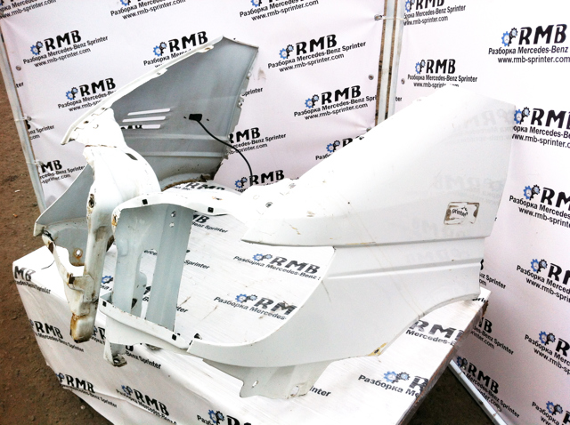 Переднє праве крило A9016307007 MERCEDES